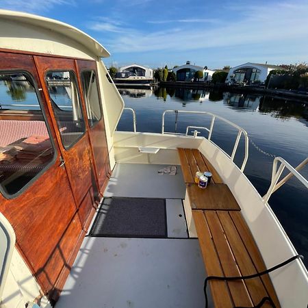 Suesses Motorboot - Bremen Ueberseestadt Εξωτερικό φωτογραφία