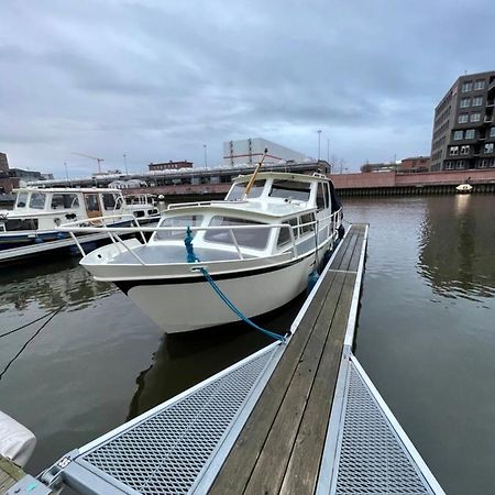 Suesses Motorboot - Bremen Ueberseestadt Εξωτερικό φωτογραφία