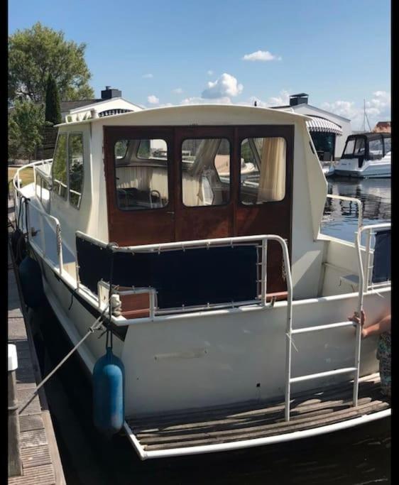 Suesses Motorboot - Bremen Ueberseestadt Εξωτερικό φωτογραφία
