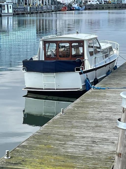Suesses Motorboot - Bremen Ueberseestadt Εξωτερικό φωτογραφία
