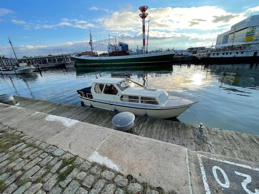 Suesses Motorboot - Bremen Ueberseestadt Εξωτερικό φωτογραφία