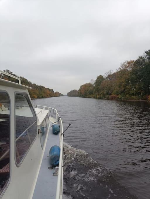 Suesses Motorboot - Bremen Ueberseestadt Εξωτερικό φωτογραφία