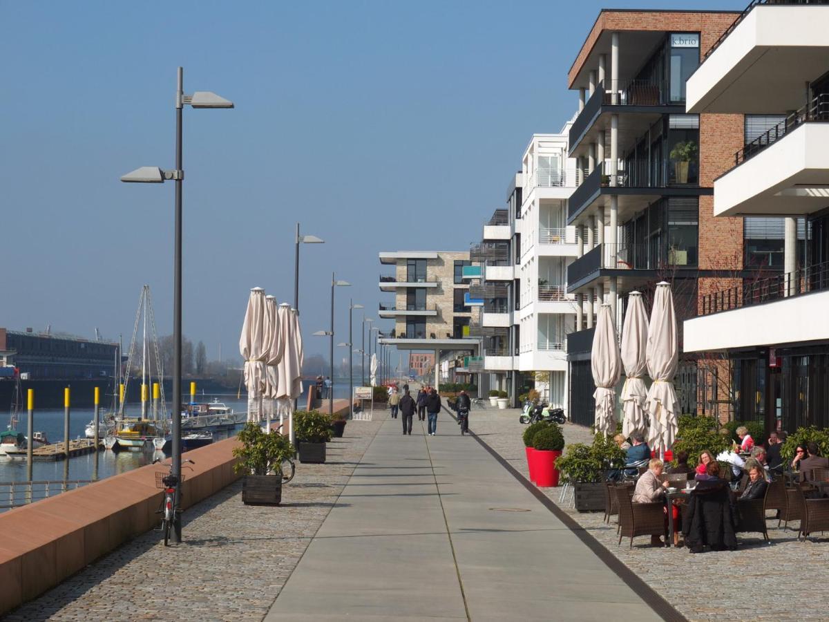 Suesses Motorboot - Bremen Ueberseestadt Εξωτερικό φωτογραφία
