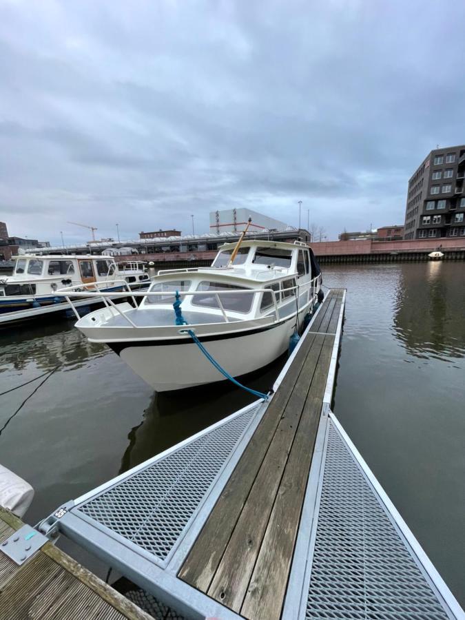Suesses Motorboot - Bremen Ueberseestadt Εξωτερικό φωτογραφία