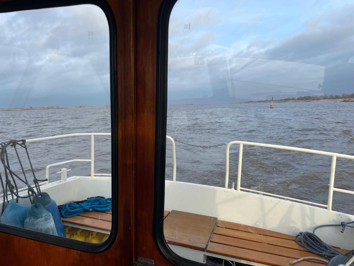 Suesses Motorboot - Bremen Ueberseestadt Εξωτερικό φωτογραφία