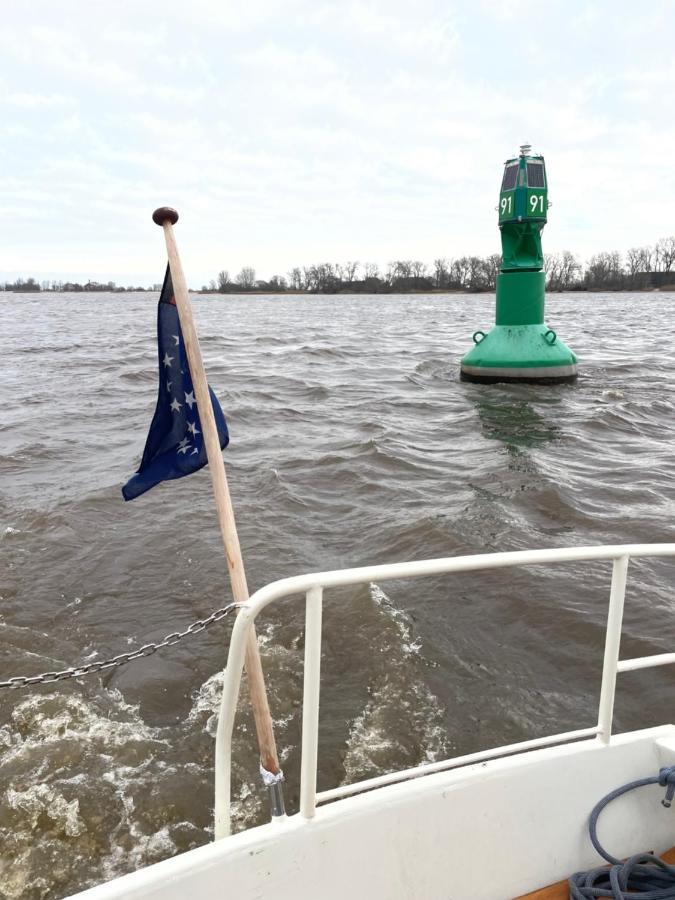 Suesses Motorboot - Bremen Ueberseestadt Εξωτερικό φωτογραφία