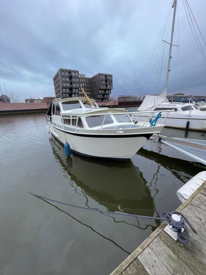 Suesses Motorboot - Bremen Ueberseestadt Εξωτερικό φωτογραφία