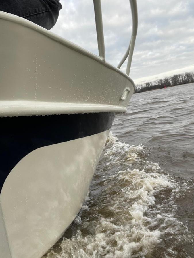 Suesses Motorboot - Bremen Ueberseestadt Εξωτερικό φωτογραφία