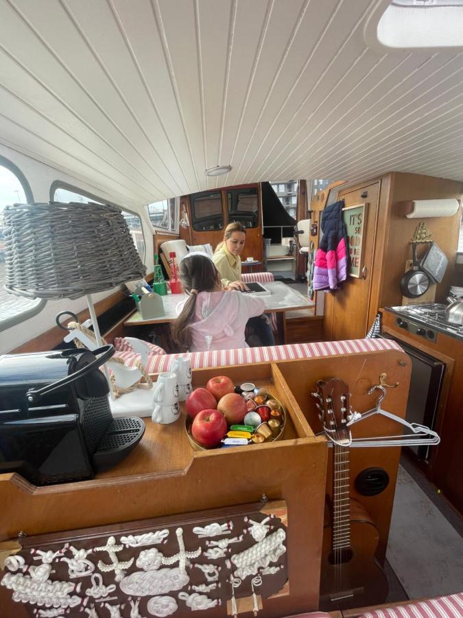 Suesses Motorboot - Bremen Ueberseestadt Εξωτερικό φωτογραφία
