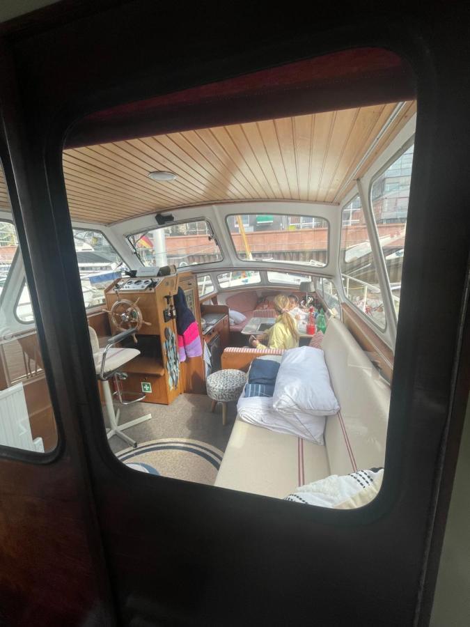 Suesses Motorboot - Bremen Ueberseestadt Εξωτερικό φωτογραφία