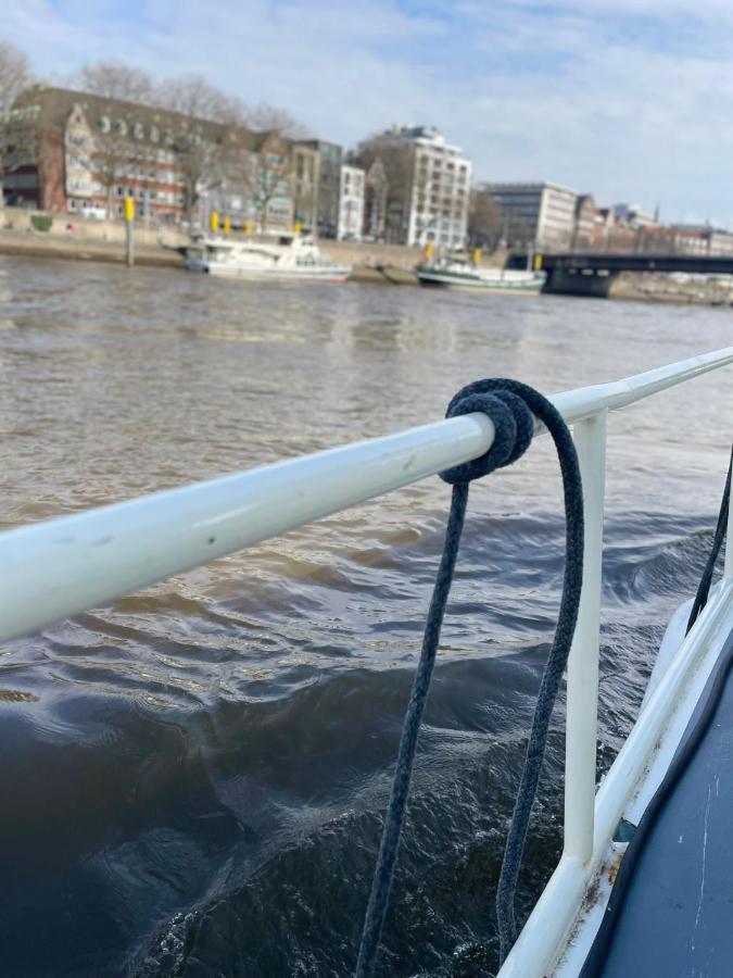 Suesses Motorboot - Bremen Ueberseestadt Εξωτερικό φωτογραφία