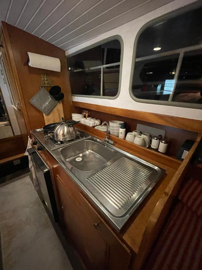 Suesses Motorboot - Bremen Ueberseestadt Εξωτερικό φωτογραφία