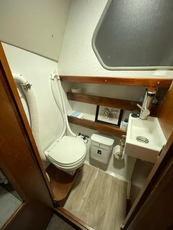 Suesses Motorboot - Bremen Ueberseestadt Εξωτερικό φωτογραφία