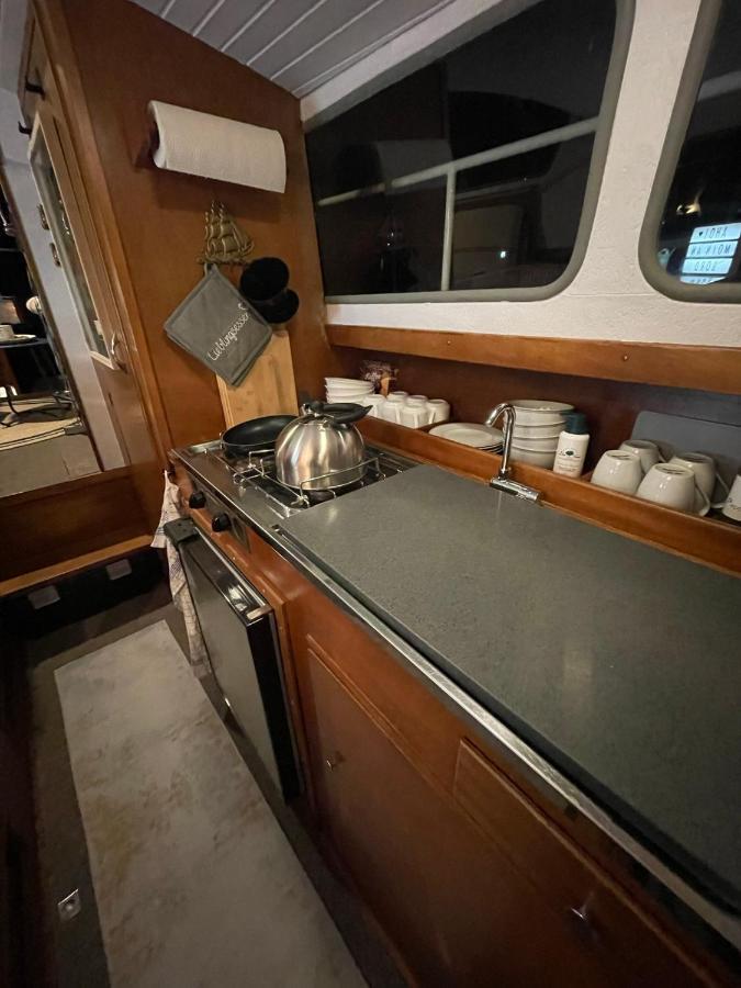 Suesses Motorboot - Bremen Ueberseestadt Εξωτερικό φωτογραφία