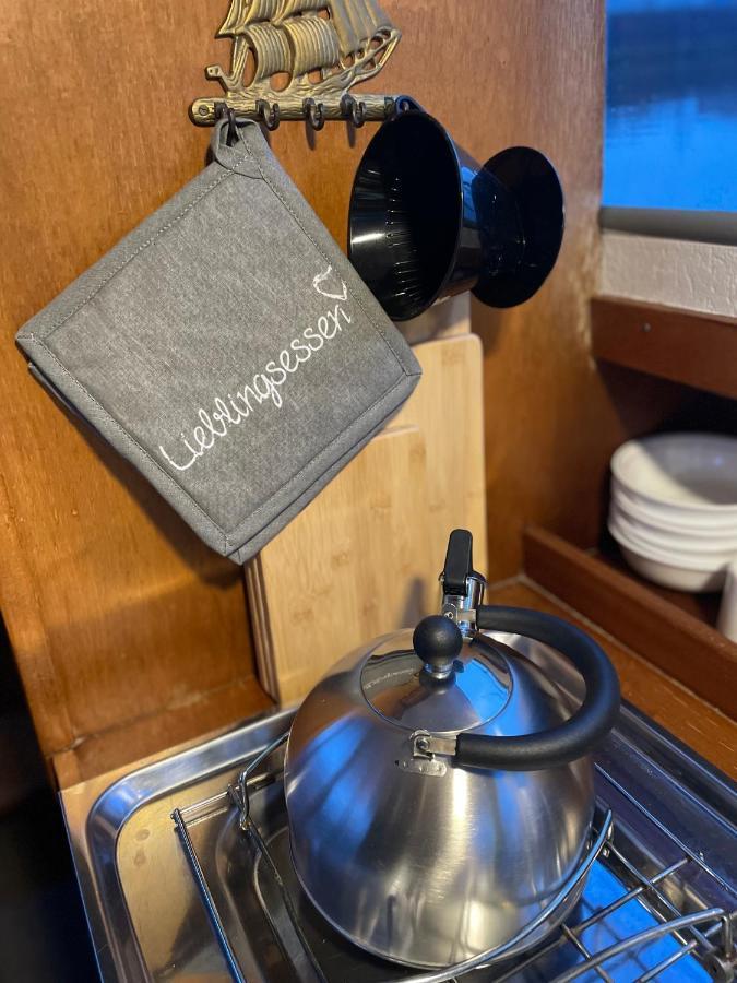 Suesses Motorboot - Bremen Ueberseestadt Εξωτερικό φωτογραφία