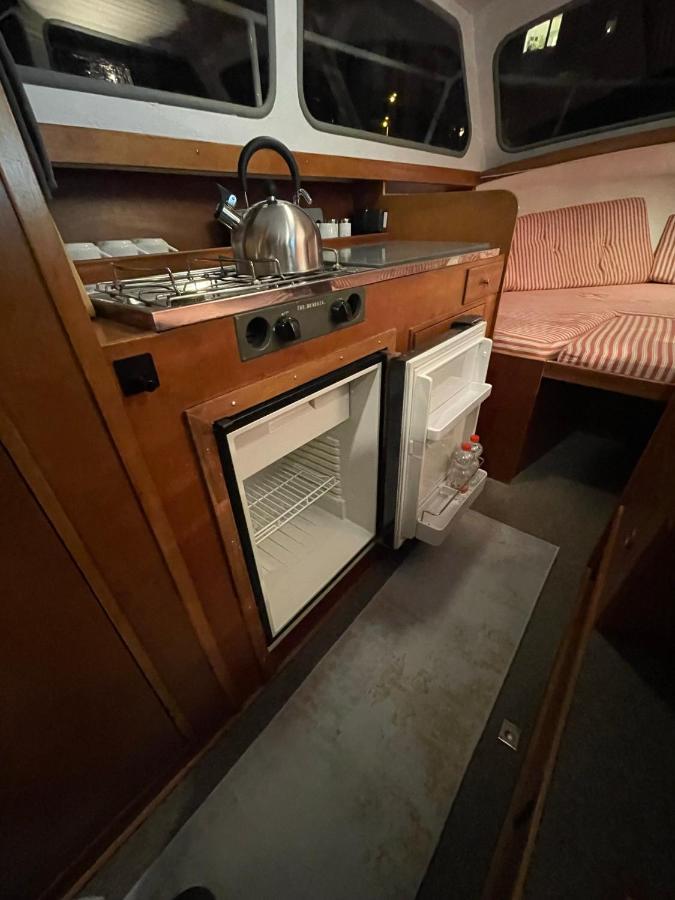 Suesses Motorboot - Bremen Ueberseestadt Εξωτερικό φωτογραφία