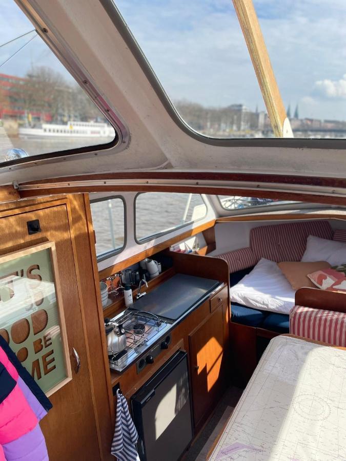 Suesses Motorboot - Bremen Ueberseestadt Εξωτερικό φωτογραφία
