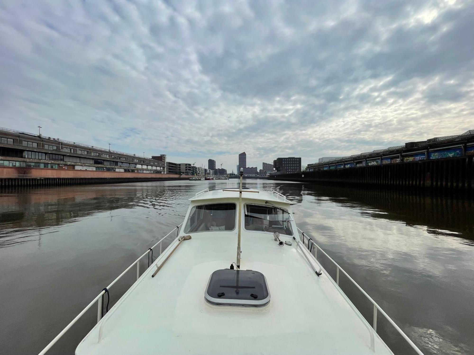 Suesses Motorboot - Bremen Ueberseestadt Εξωτερικό φωτογραφία